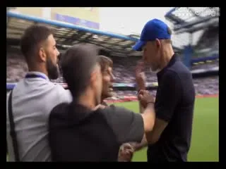 搭车遇狼惊魂记