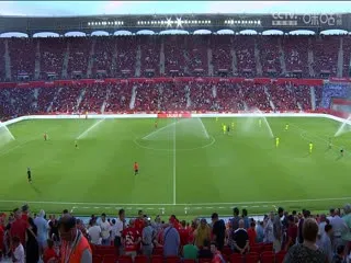 订婚宴上全家人的祝福